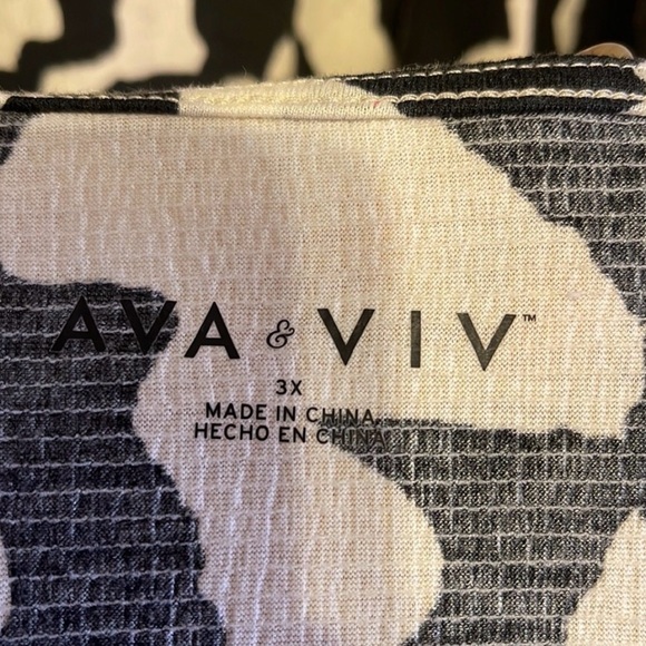 BUNDLE: Ava & Viv Pink, White, and Blue Blouses - Picture 8 of 8